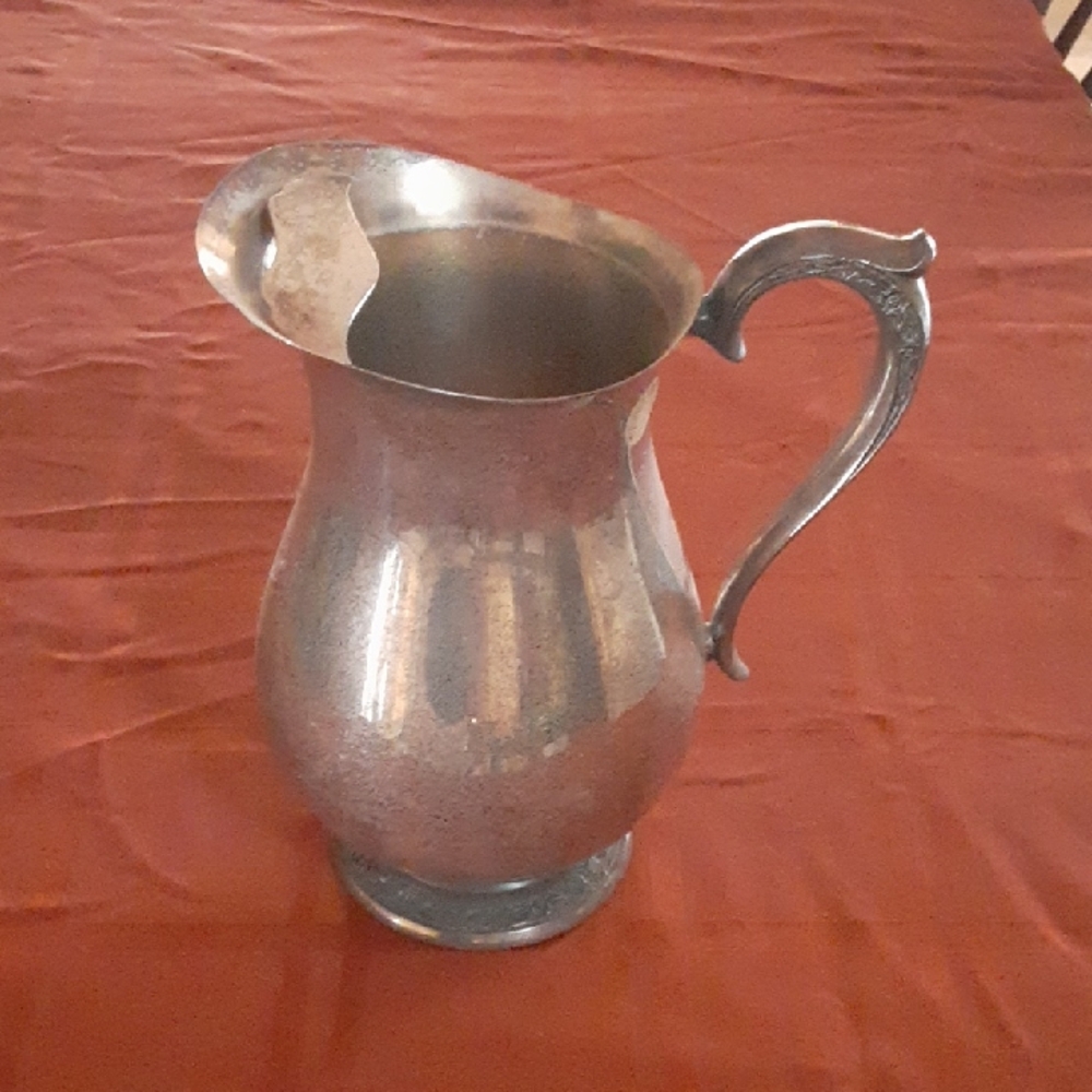 Roger's &Bro. 2317 Vintage Silverplate Water Pitcher w/ Ice Lip. Wm Rogers & Son